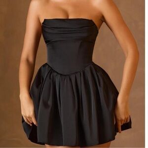 Oh Polly Cowl-Neck Corset Mini Dress in Black
Size: 2.0 Brand New